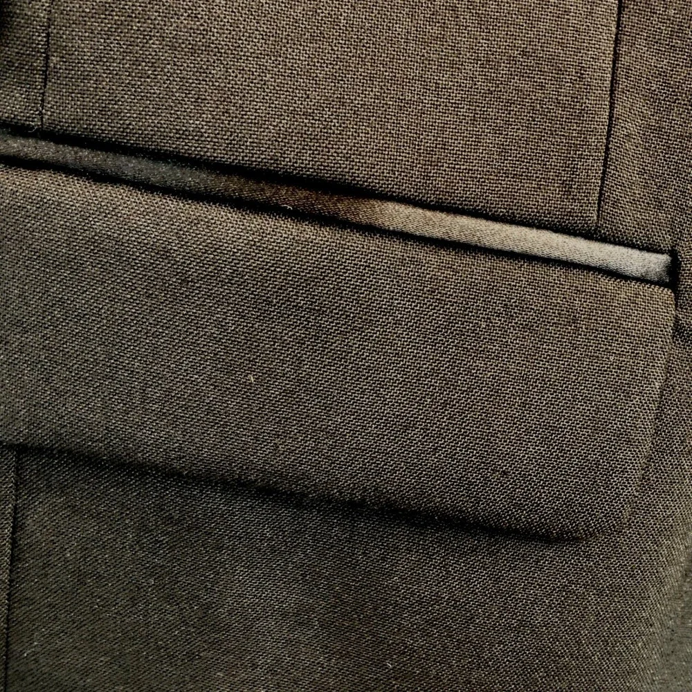 Jos A Bank Tuxedo Black 46R Wool Satin Trim Pleated Pant *Pin hole in lapel